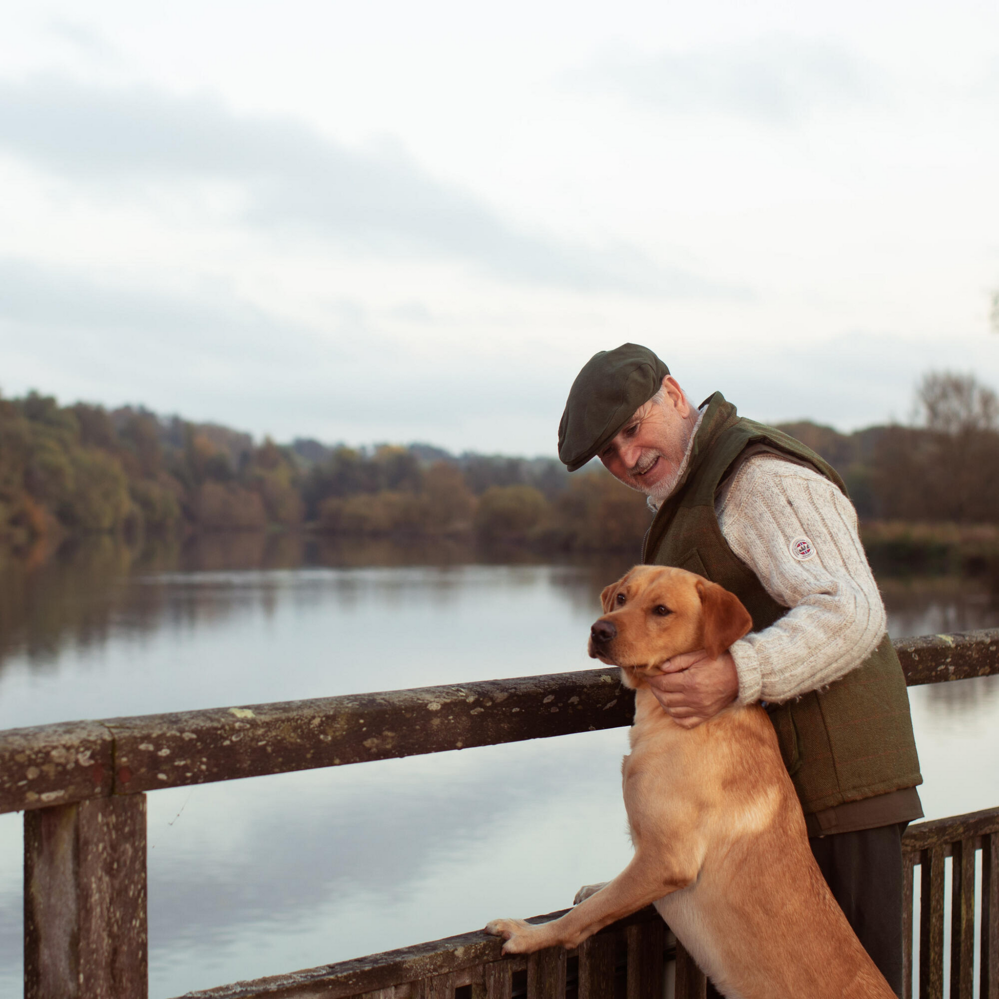 77% Scottish salmon, trout, herring, seasonal fish, eggs Super premium dairy-free food for adult dogs weighing over 15kg NAUTICAL LIVING