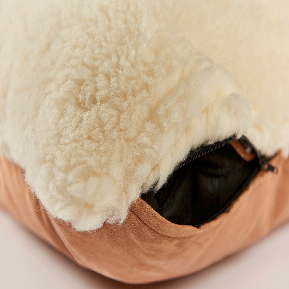 Natural sheepskin luxury bed for dog Bronte Glen ( Great Britain )