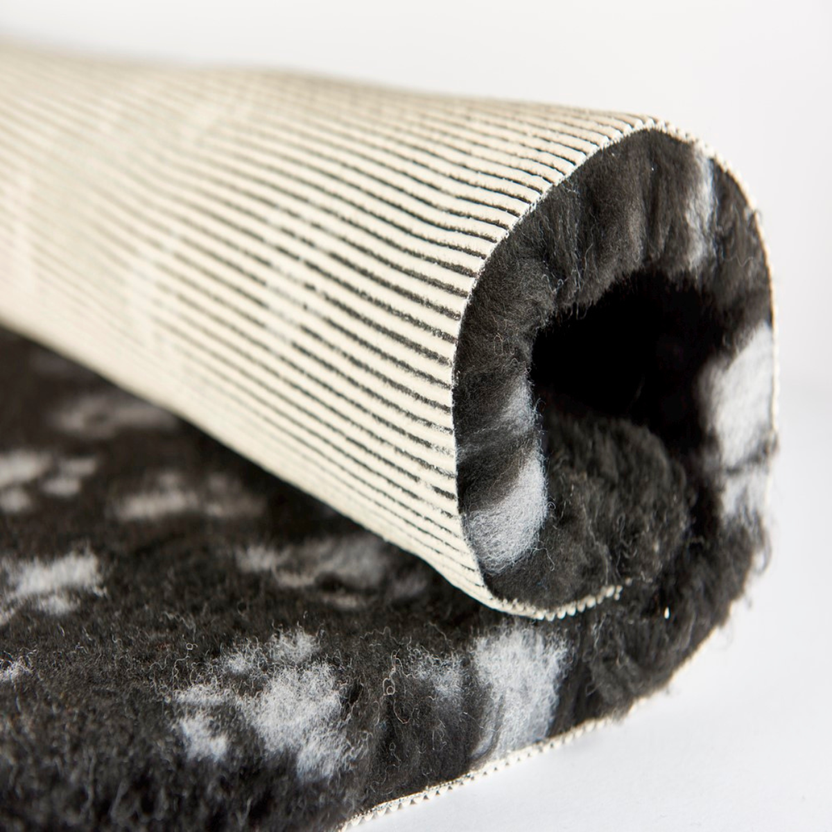 Antiallergic, hygienic, non-irritating and non-slip mat- bed